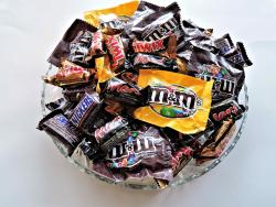 candy in dish 